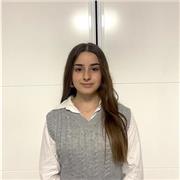 Estudiante de primero de bachillerato con grandes aptitudes estudiantiles.